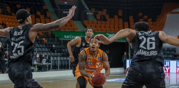 动作稍显迟 动作稍显迟